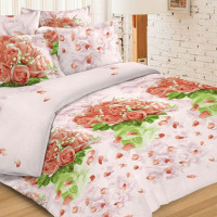 Постельное белье из светло-розовой Шуйской бязи с букетами и лепестками роз Постельное белье из светло-розовой Шуйской бязи с букетами и лепестками роз